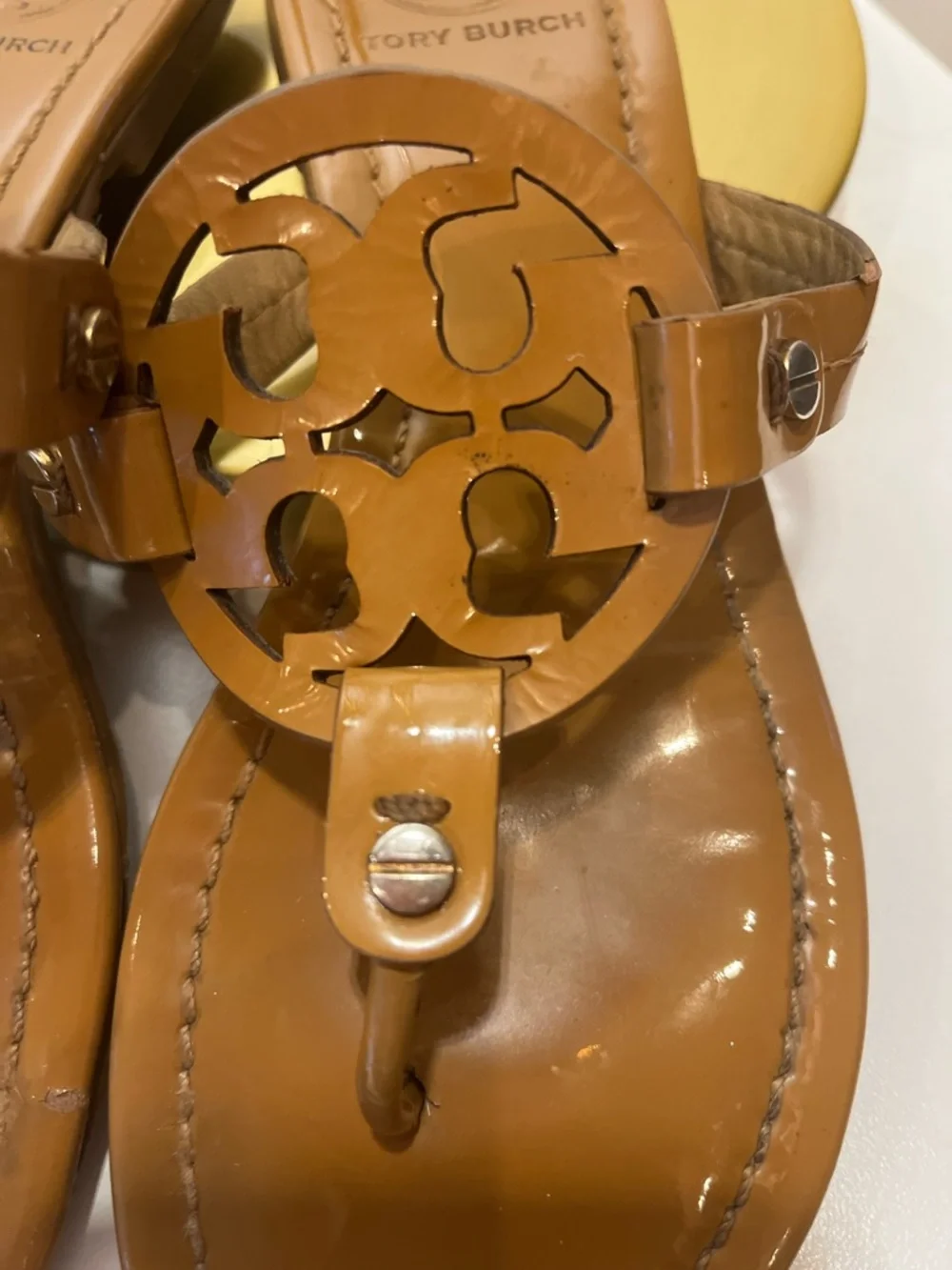 Tory Burch Patent Leather Logo Thong Sandals in Cognac Tan